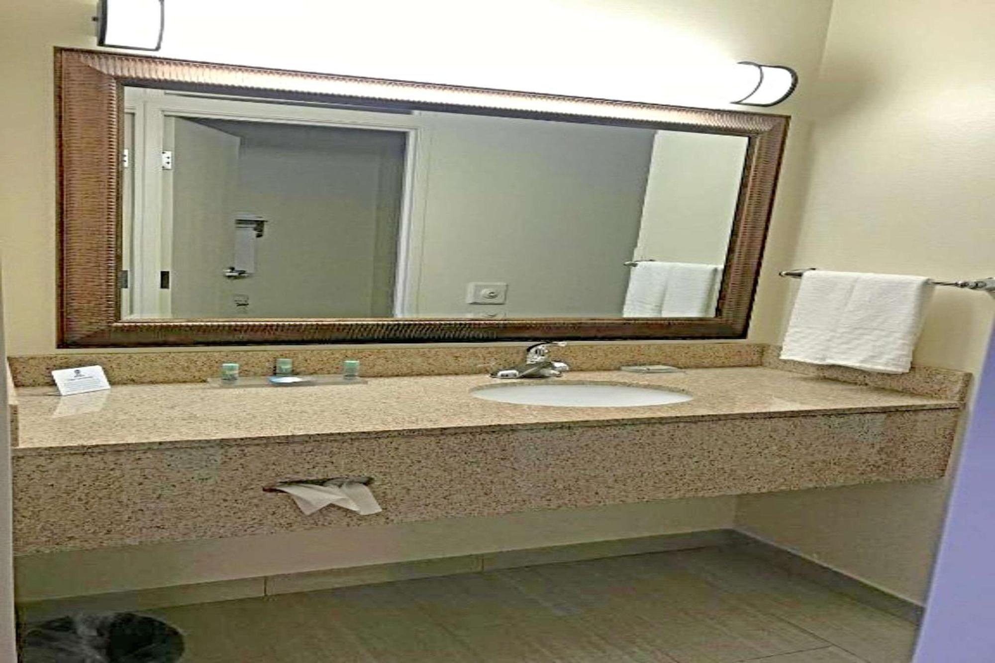 Rodeway Inn & Suites O'Fallon Luaran gambar